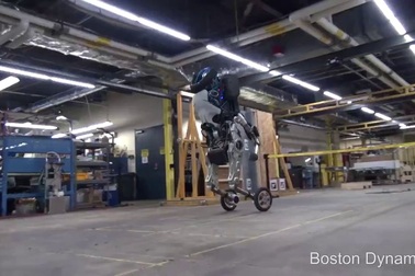 robot biết chạy nhảy, mang vật nặng