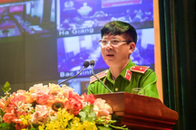 Cảnh sát cơ động được mang vũ khí, vật liệu nổ lên máy bay