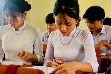 Trường huyện treo thưởng 30 triệu đồng nếu học sinh đỗ thủ khoa, á khoa