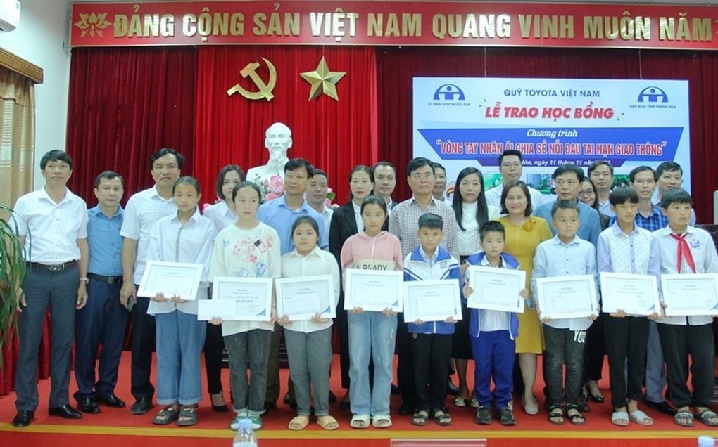 Quỹ Toyota Việt Nam trao 9 suất học bổng Vòng tay nhân ái tại Thanh Hóa - 3 Quỹ Toyota Việt Nam trao 9 suất học bổng Vòng tay nhân ái tại Thanh Hóa - 3