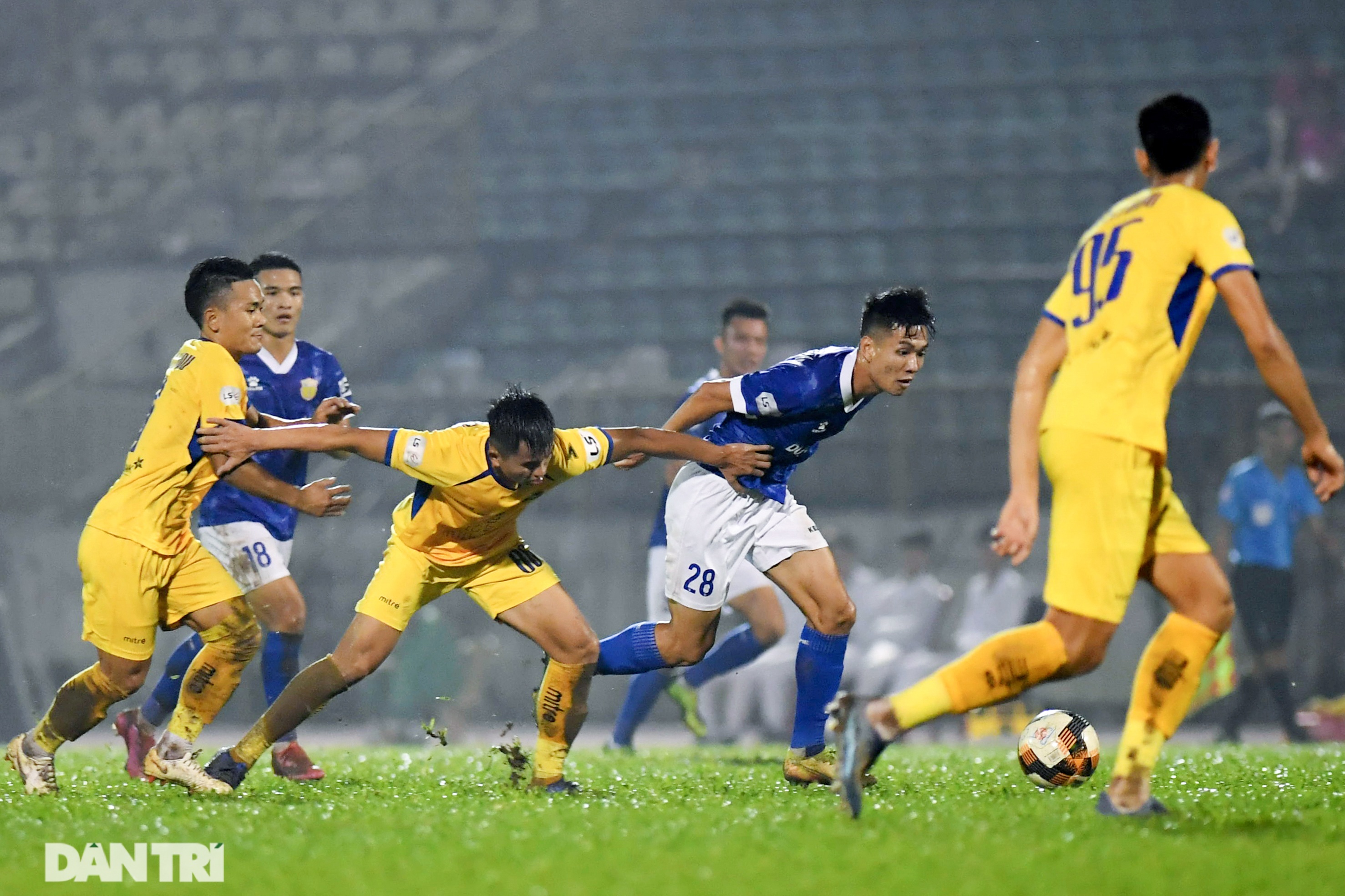 CLB Nam Định vượt thác ghềnh trụ hạng thành công V-League - 9 CLB Nam Định vượt thác ghềnh trụ hạng thành công V-League - 9
