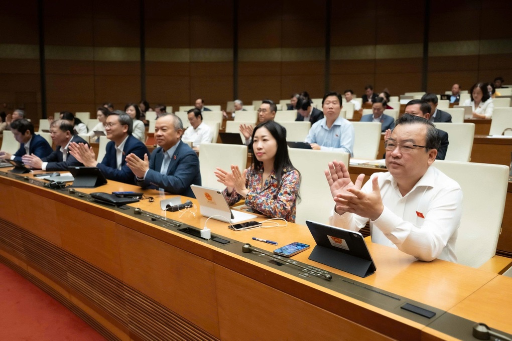 Rechters van gespecialiseerde rechtbanken moeten de Engelse taal beheersen om rechtszaken te kunnen voorzitten - 1 Thẩm phán Tòa án chuyên biệt phải có năng lực tiếng Anh để xét xử - 1