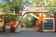 Mải xem điện thoại, nam sinh lớp 10 ngã từ tầng 3 trường học tử vong