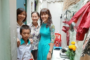 Thầy trò “lăn xả” làm thiện nguyện ngày cuối năm