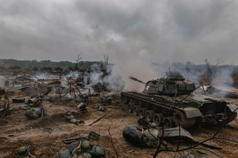 Tiết lộ về dàn vũ khí, khí tài đồ sộ trong phim Mưa đỏ - 2