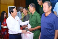 50 suất quà tặng người có công, người nghèo tại Thanh Hóa