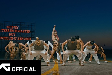 Lisa khoe vũ đạo xuất sắc trong clip "MONEY"