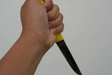 Nhậu say về, 2 thanh niên dùng dao đâm chết người đi đường