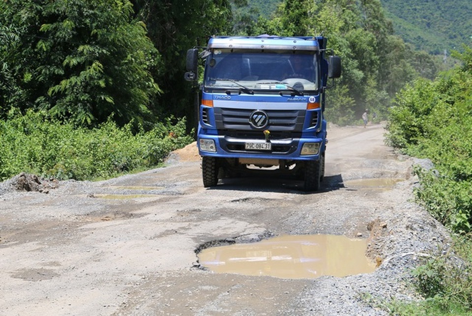 340 tỷ đồng sửa chữa 13km đường đã xuống cấp suốt nhiều năm - 2 340 tỷ đồng sửa chữa 13km đường đã xuống cấp suốt nhiều năm - 2