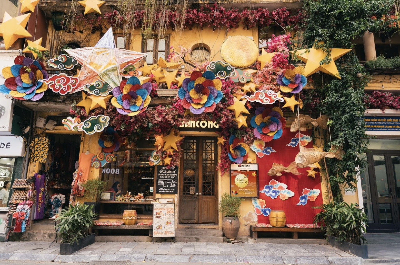 5 cafes and restaurants with beautiful Mid-Autumn decorations to attract customers in Hanoi - 1 5 quán cà phê, nhà hàng trang trí Trung thu đẹp hút khách tại Hà Nội - 1