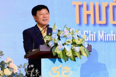 Cổ đông hỏi có mâu thuẫn trong HĐQT không, chủ tịch Hoàng Quân nói không