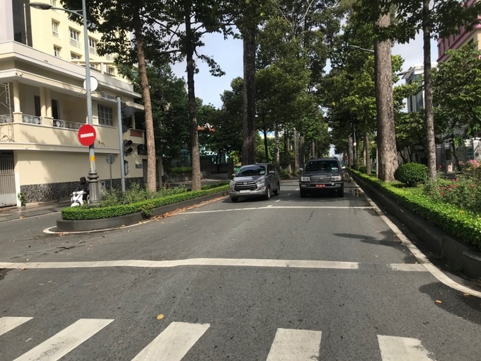hoạt động của người dân dần đưa trở về trạng thái bình thường, nhưng không có nghĩa người dân được ra đường hết.