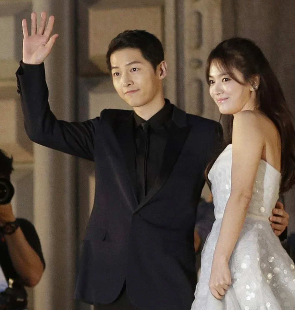 Màn chạm mặt của Song Hye Kyo và Song Joong Ki tại sự kiện gây sốt - 3 Màn chạm mặt của Song Hye Kyo và Song Joong Ki tại sự kiện gây sốt - 3