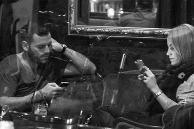 Suy ngẫm về cuộc trò chuyện của những con người hiện đại