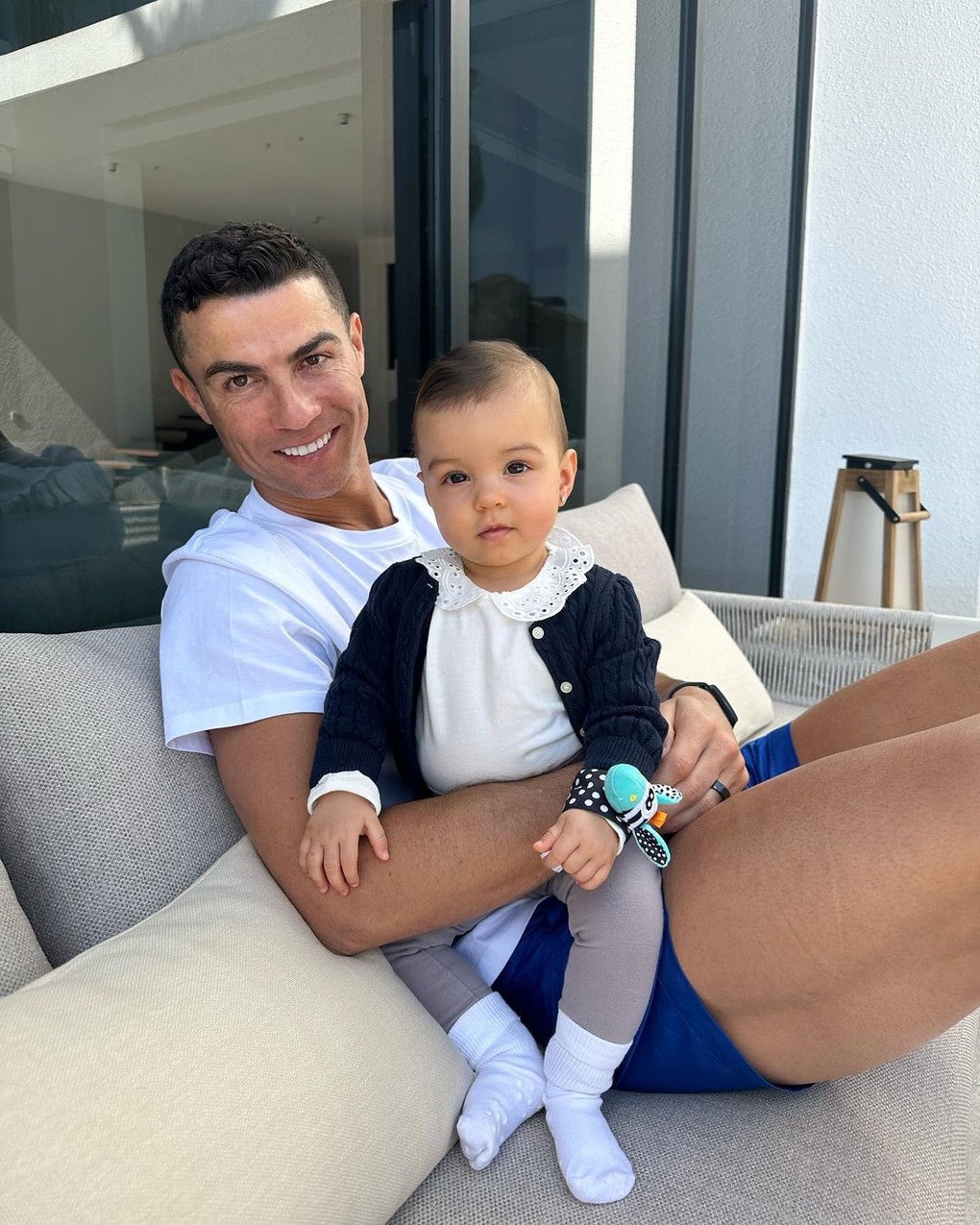 Ronaldo nói một câu khiến bạn gái vượt qua được nỗi đau mất con trai - 3 Ronaldo nói một câu khiến bạn gái vượt qua được nỗi đau mất con trai - 3
