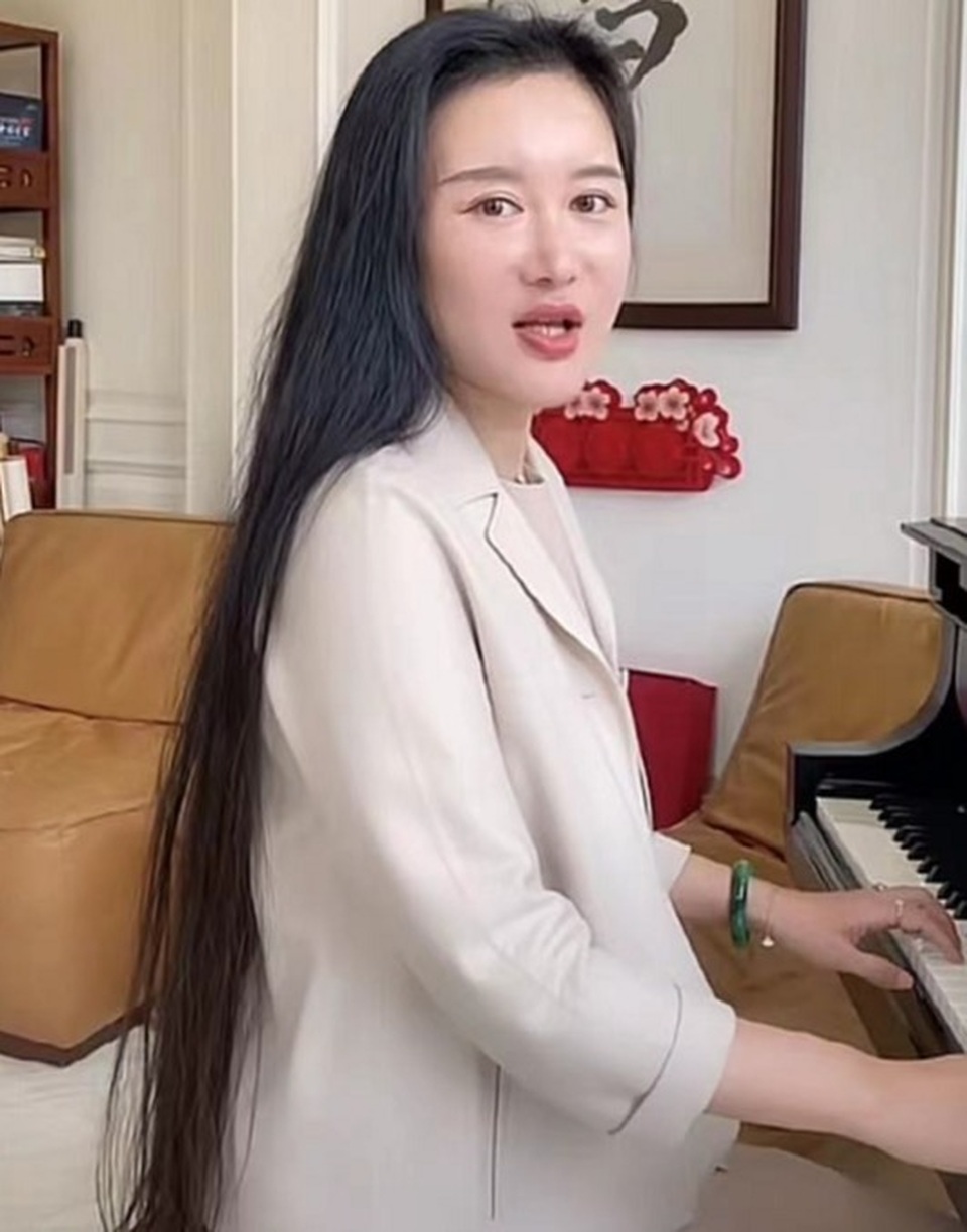 Tuổi thất thập, đạo diễn Trương Kỷ Trung vui thú ở nhà... bế con - 4 Tuổi thất thập, đạo diễn Trương Kỷ Trung vui thú ở nhà... bế con - 4