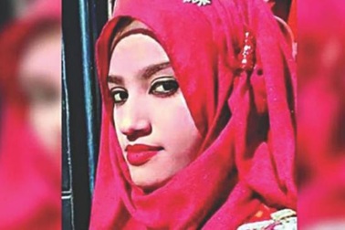 “Tố” thầy hiệu trưởng quấy rối tình dục, nữ sinh Bangladesh bị thiêu chết