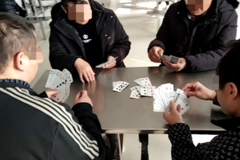 Bệnh viện tâm thần dụ người khỏe mạnh nhập viện để rút tiền bảo hiểm