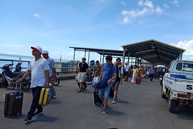 Thời tiết xấu, tàu cao tốc đi Phú Quốc tạm ngưng hoạt động