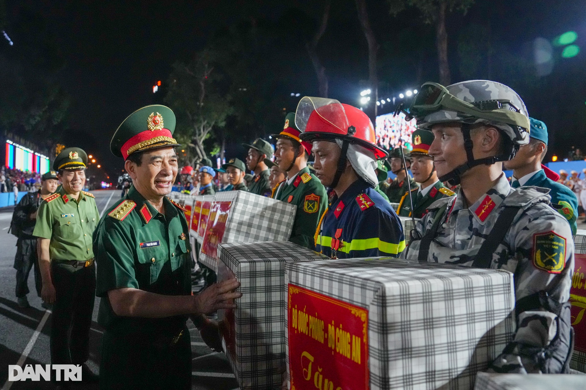 Bộ Quốc phòng và Bộ Công an kiểm tra hợp luyện diễu binh, diễu hành ở TPHCM - 7 Bộ Quốc phòng và Bộ Công an kiểm tra hợp luyện diễu binh, diễu hành ở TPHCM - 7