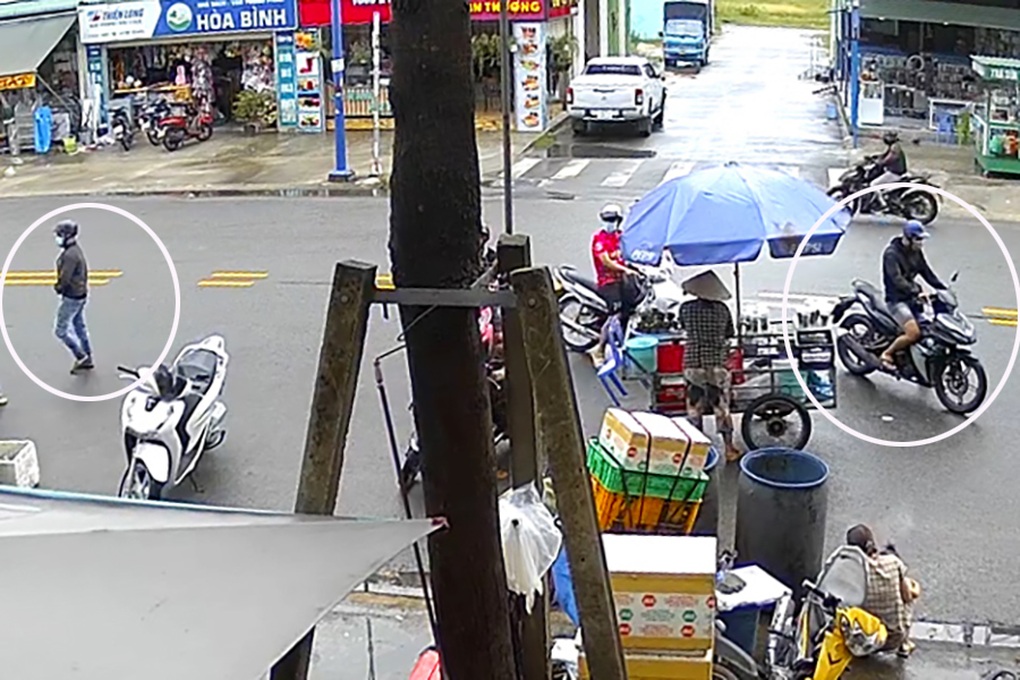 Hai kẻ trộm rút hung khí, xịt hơi cay chống trả quyết liệt người dân - 2 Hai kẻ trộm rút hung khí, xịt hơi cay chống trả quyết liệt người dân - 2