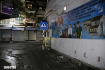 Phố Hà Nội ngủ sớm vì Covid-19, đường xá vắng vẻ, ít người đi lại