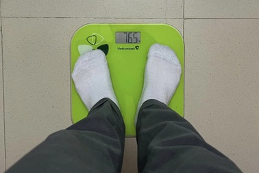 Gen Z đặt 3 báo thức, chạy bộ giữa giá rét mong giảm cân sau Tết