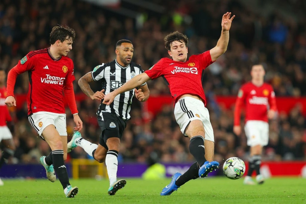 Defending champion Man Utd lost 0-3 to Newcastle - 1