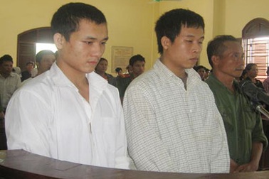 Giết người thân, ba bố con cùng lĩnh án