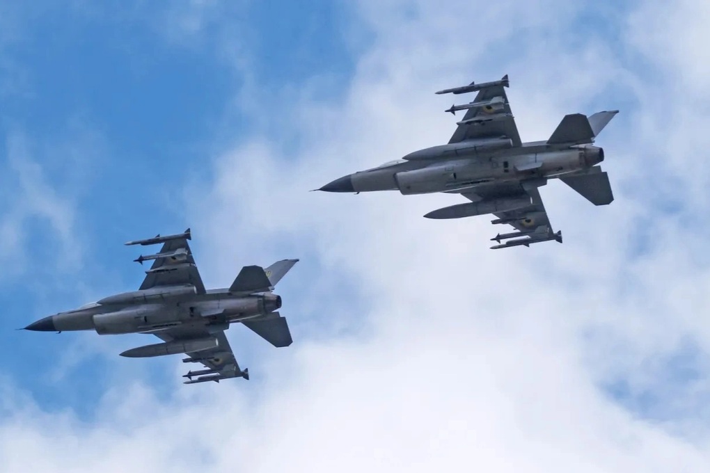 Cuộc đối đầu giữa F-16 Ukraine và Su-35 Nga - 1 Cuộc đối đầu giữa F-16 Ukraine và Su-35 Nga - 1
