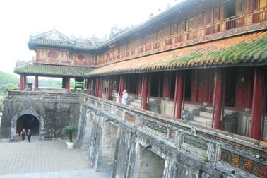 Hơn 2 tỷ đồng cho dự án chiếu sáng tầng 3 lầu Ngũ Phụng- Đại Nội Huế