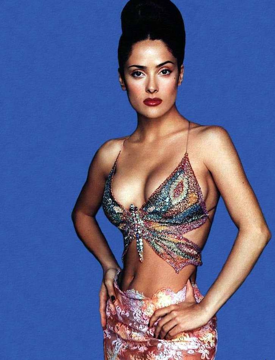 54 tuổi, Salma Hayek đắt show hơn ngày trẻ - 2 54 tuổi, Salma Hayek đắt show hơn ngày trẻ - 2