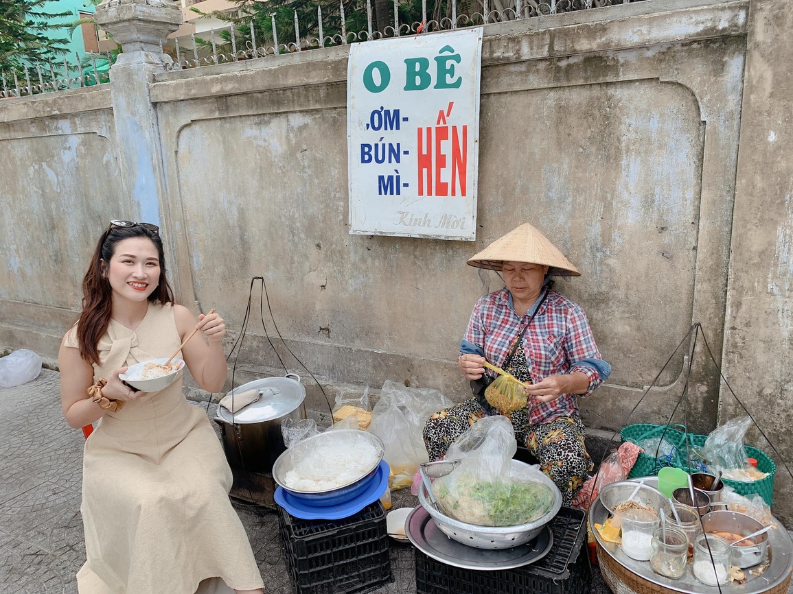 Đôi bạn xinh đẹp lái ô tô 1500 km đi du lịch miền Trung, vượt đèo xuyên đêm - 3 Đôi bạn xinh đẹp lái ô tô 1500 km đi du lịch miền Trung, vượt đèo xuyên đêm - 3