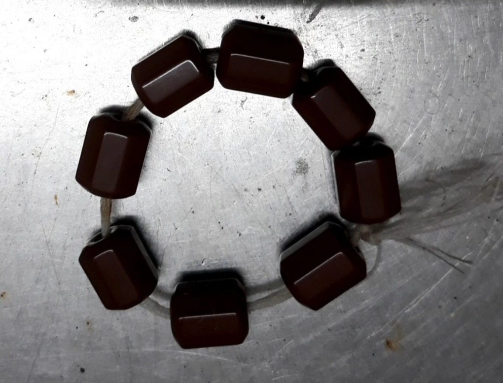 Ngậm vòng đá để chữa bệnh, người phụ nữ gặp tai nạn không ngờ - 1 Ngậm vòng đá để chữa bệnh, người phụ nữ gặp tai nạn không ngờ - 1