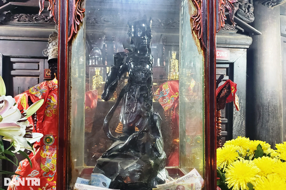 Ly kỳ câu chuyện về 2 pho tượng bán thân trên hòn Cổ Giải - 3 Ly kỳ câu chuyện về 2 pho tượng bán thân trên hòn Cổ Giải - 3