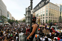 Hơn 110.000 ca tử vong vì Covid-19, Mỹ hối thúc người biểu tình xét nghiệm