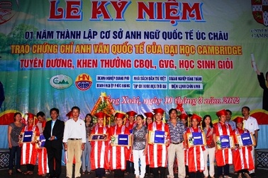 106 học viên nhận chứng chỉ Anh ngữ quốc tế 