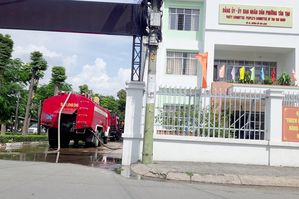Cháy trong trụ sở UBND phường ở TPHCM - 1 Cháy trong trụ sở UBND phường ở TPHCM - 1