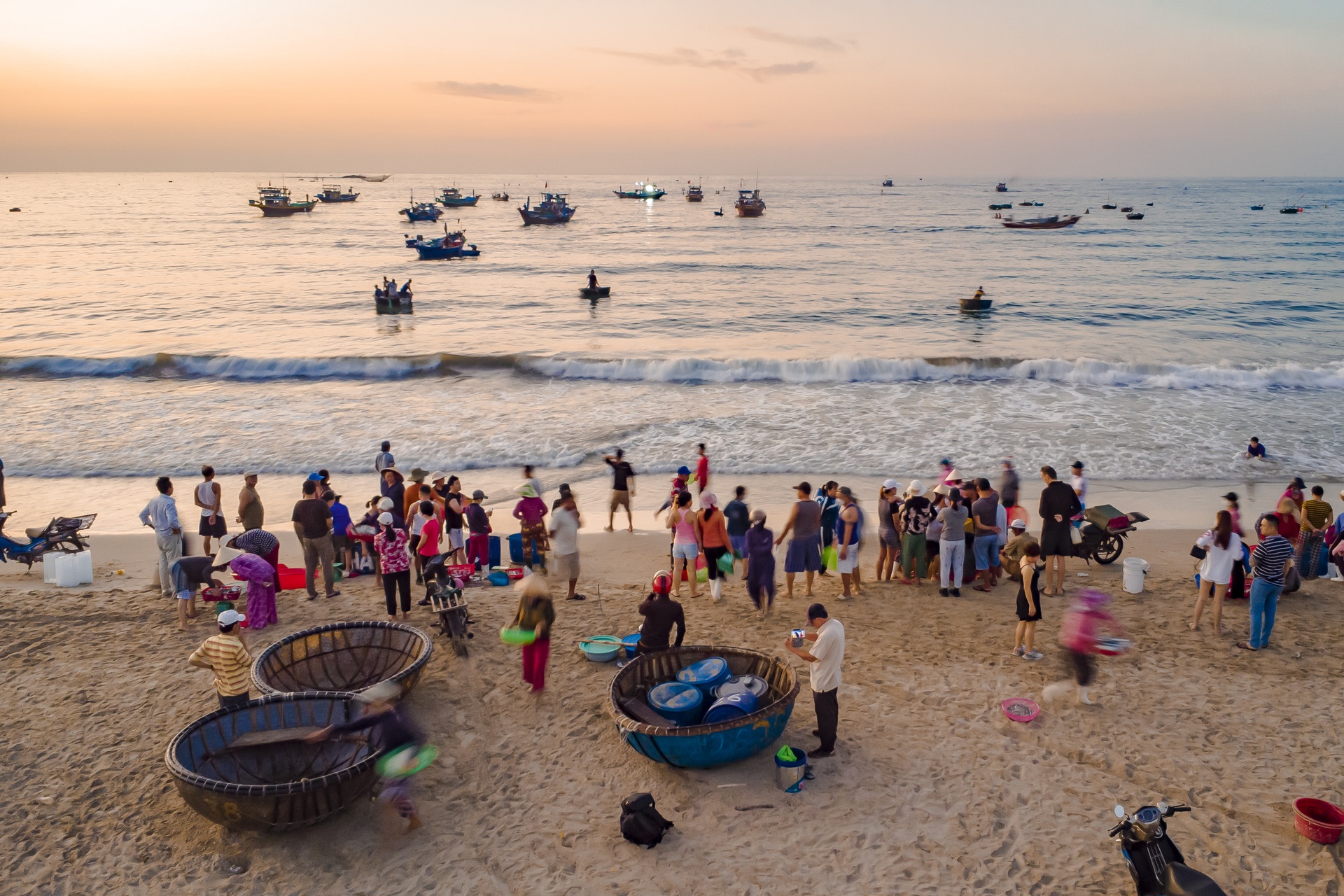 Explore Man Thai beach - Da Nang at dawn - 5