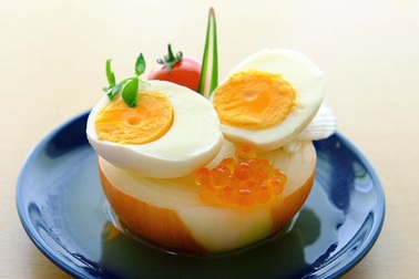 Chàng trai Việt có tài "vẽ tranh" trên các món ăn