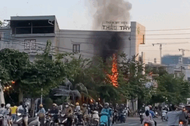 Quán cà phê ở Bình Dương bốc cháy trước giờ tuyển Việt Nam đấu Thái Lan