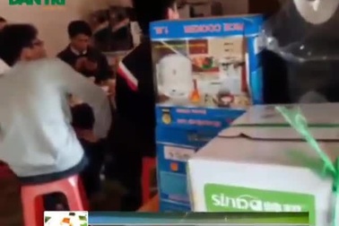 Clip: Khi cán bộ xã "làm việc" trong quán nhậu.