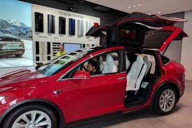 Giấc mơ ô tô: Sản xuất xe điện, Việt Nam tiến lên đi đầu?