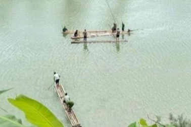 Ô tô lao xuống sông Kỳ Cùng, chìm nghỉm