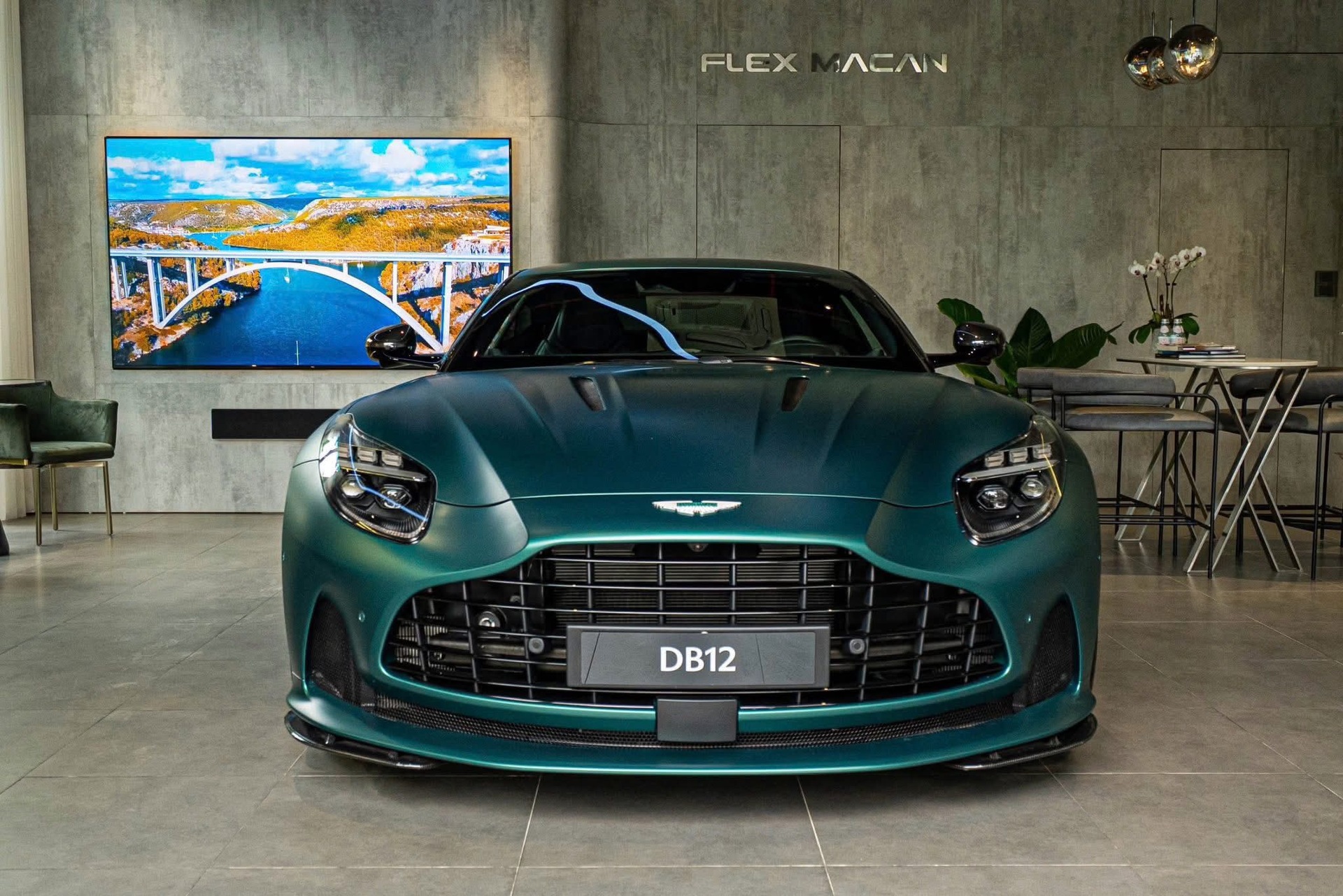 Đi 600km, chủ xe Aston Martin DB12 độc nhất Việt Nam “lỗ” 9 tỷ đồng - 4 Đi 600km, chủ xe Aston Martin DB12 độc nhất Việt Nam “lỗ” 9 tỷ đồng - 4