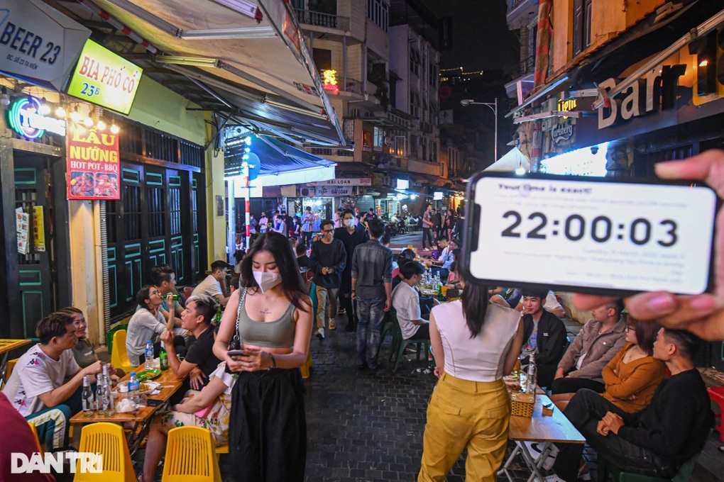 Bộ Chính trị: Nghiên cứu, phát triển mô hình kinh tế đêm ở Hà Nội - 1 Bộ Chính trị: Nghiên cứu, phát triển mô hình kinh tế đêm ở Hà Nội - 1