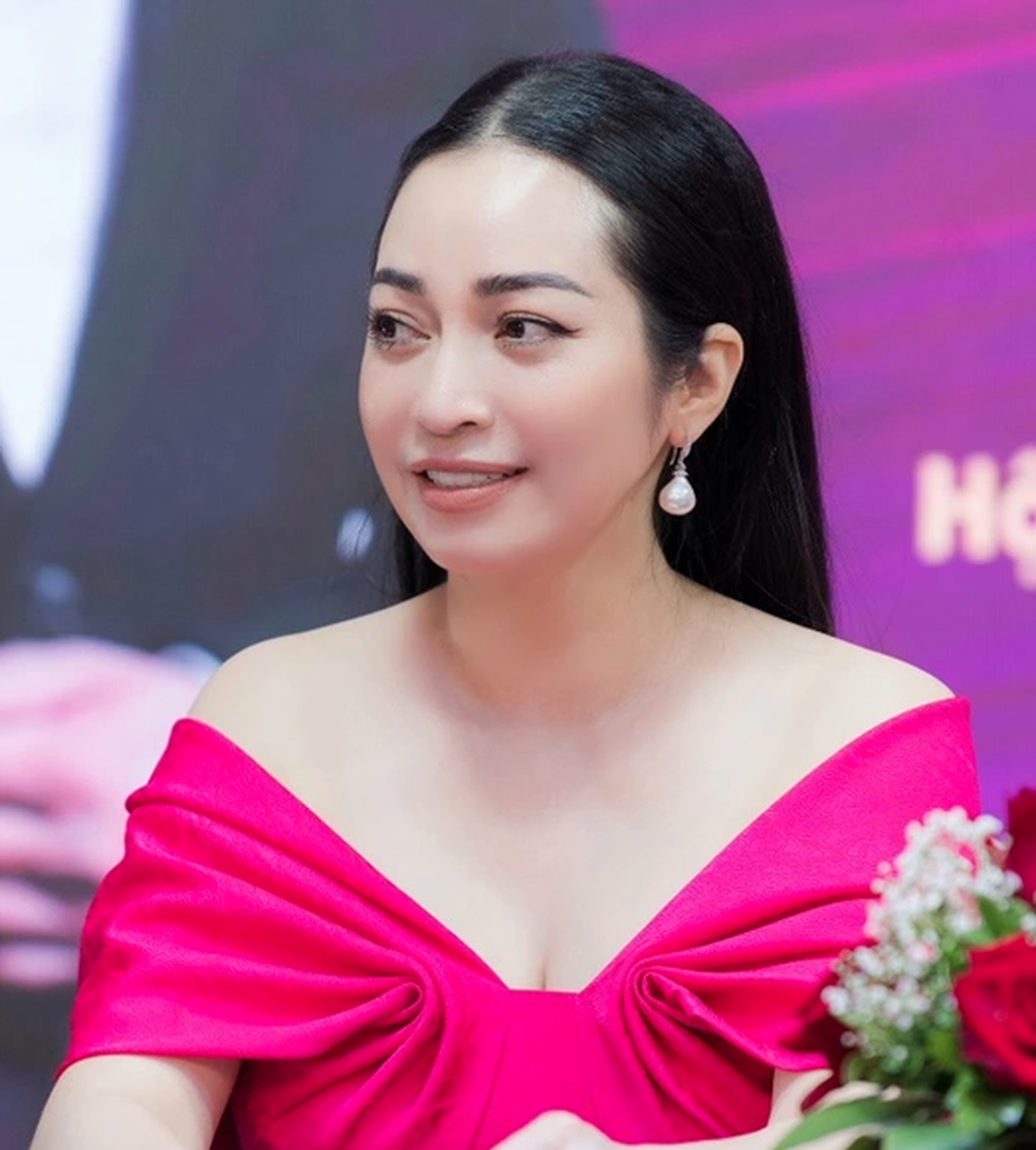 NSƯT Kim Tử Long mang Tiếng trống Mê Linh ra Hà Nội - 2 NSƯT Kim Tử Long mang Tiếng trống Mê Linh ra Hà Nội - 2