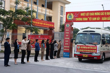 38 chuyến xe đưa hơn 1.000 công nhân về quê đón Tết