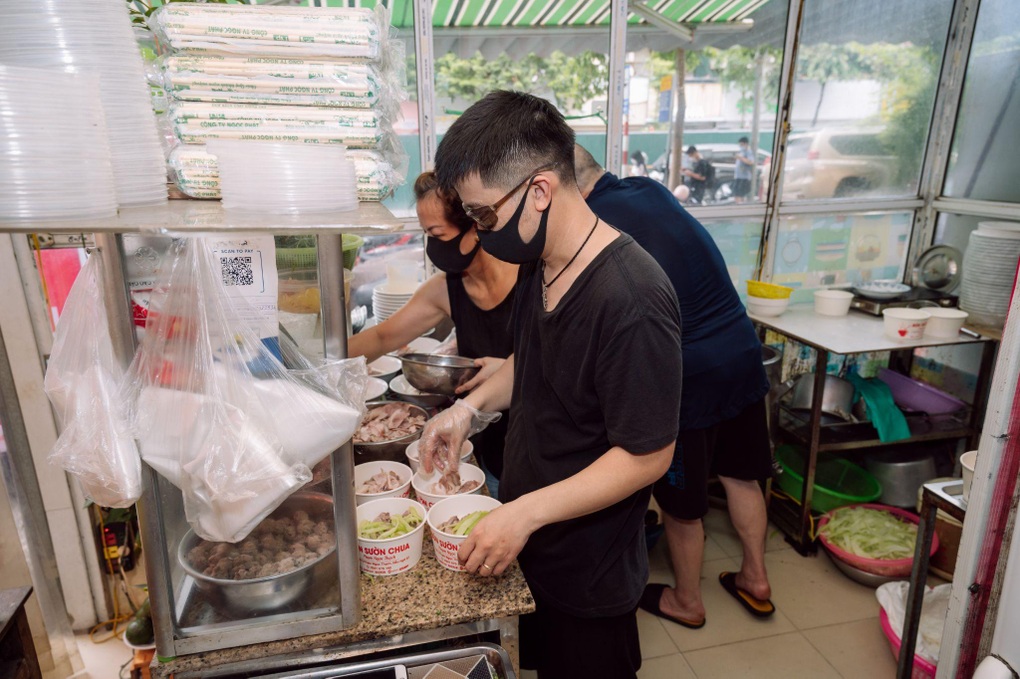 Quán cơm tấm bình dân đắt khách ngày bán cả trăm đơn ở TPHCM - 5 Quán cơm tấm bình dân đắt khách ngày bán cả trăm đơn ở TPHCM - 5