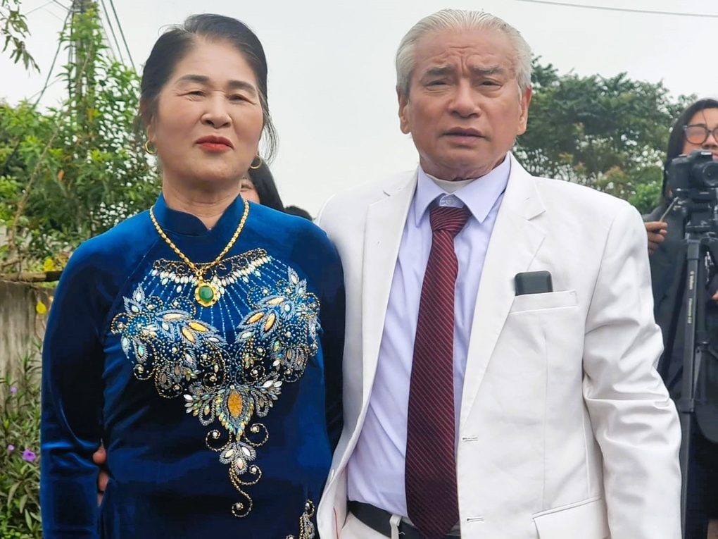 Đám cưới gây xôn xao của cụ ông 75 tuổi, có hơn 20 cháu, chắt - 3 Đám cưới gây xôn xao của cụ ông 75 tuổi, có hơn 20 cháu, chắt - 3